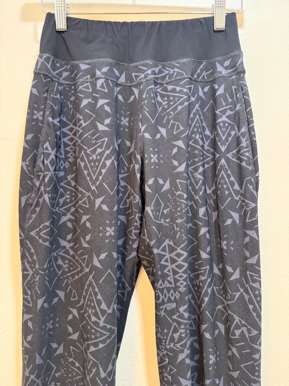 Sweaty Betty Black Geo Print XS Workout Joggers With Ribbed Cuffs & High Waistba - Picture 3 of 6